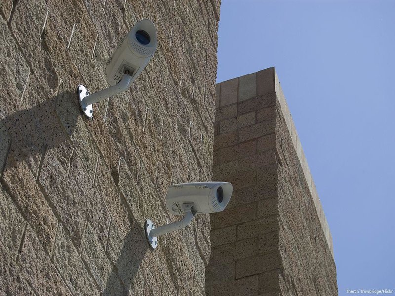 Security-Cameras3593865183_3c0ee12584_o (1)