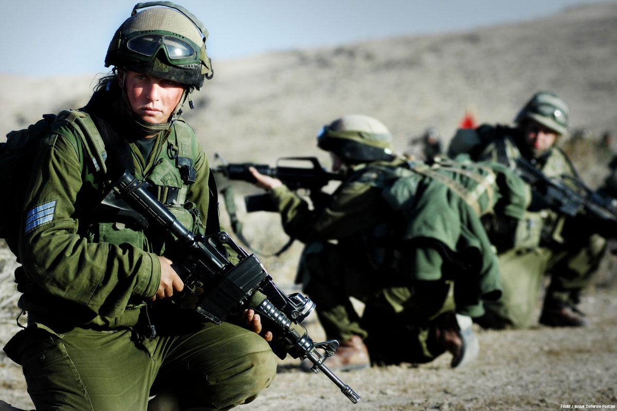 female-israeli-soldiers-training-1-large